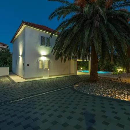 Luxury Holiday With Private Pool By The Beach In - Peljesac Orebic