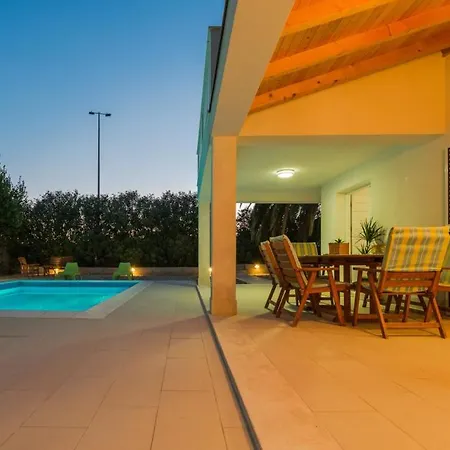 Luxury Holiday With Private Pool By The Beach In - Peljesac Вилла