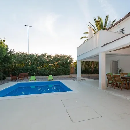 Вилла Luxury Holiday With Private Pool By The Beach In - Peljesac Оребич