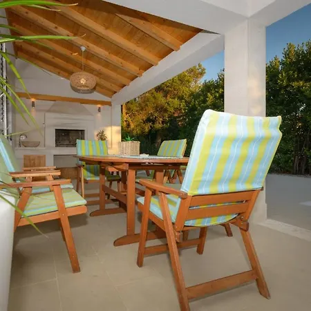 Вилла Luxury Holiday With Private Pool By The Beach In - Peljesac *